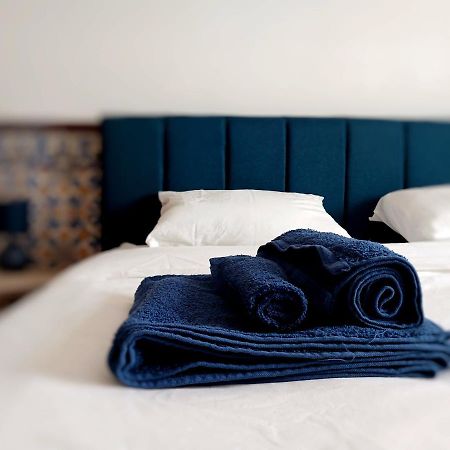 Rooms 10 Mins Walk From Train Station! Agualva-Cacem Exteriör bild