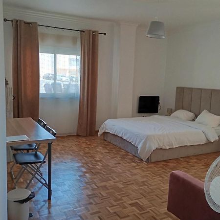 Rooms 10 Mins Walk From Train Station! Agualva-Cacem Exteriör bild