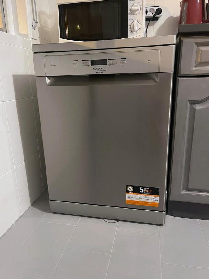 Rooms 10 Mins Walk From Train Station! Agualva-Cacem Exteriör bild