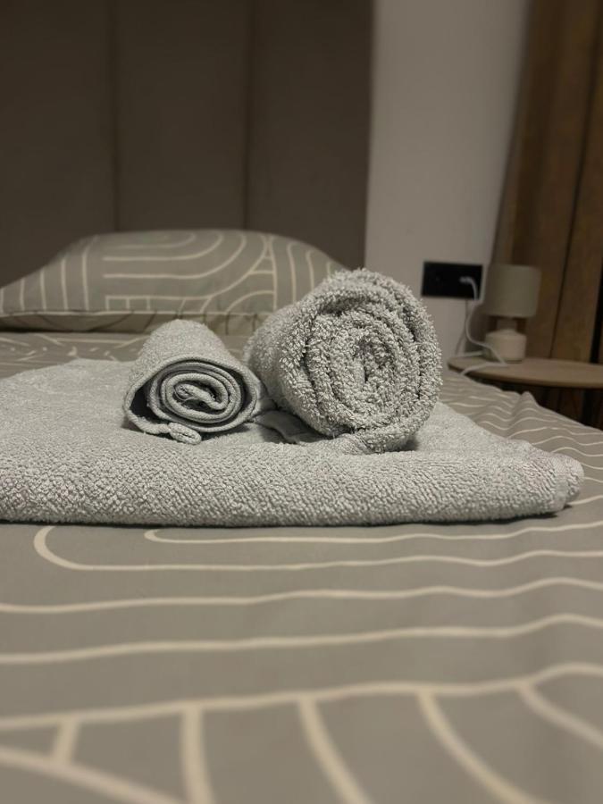Rooms 10 Mins Walk From Train Station! Agualva-Cacem Exteriör bild