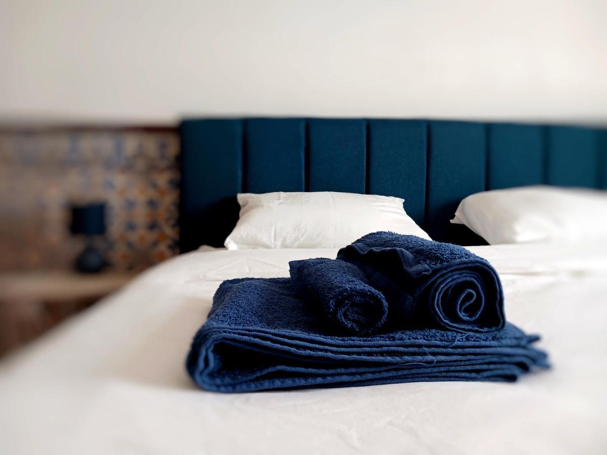 Rooms 10 Mins Walk From Train Station! Agualva-Cacem Exteriör bild