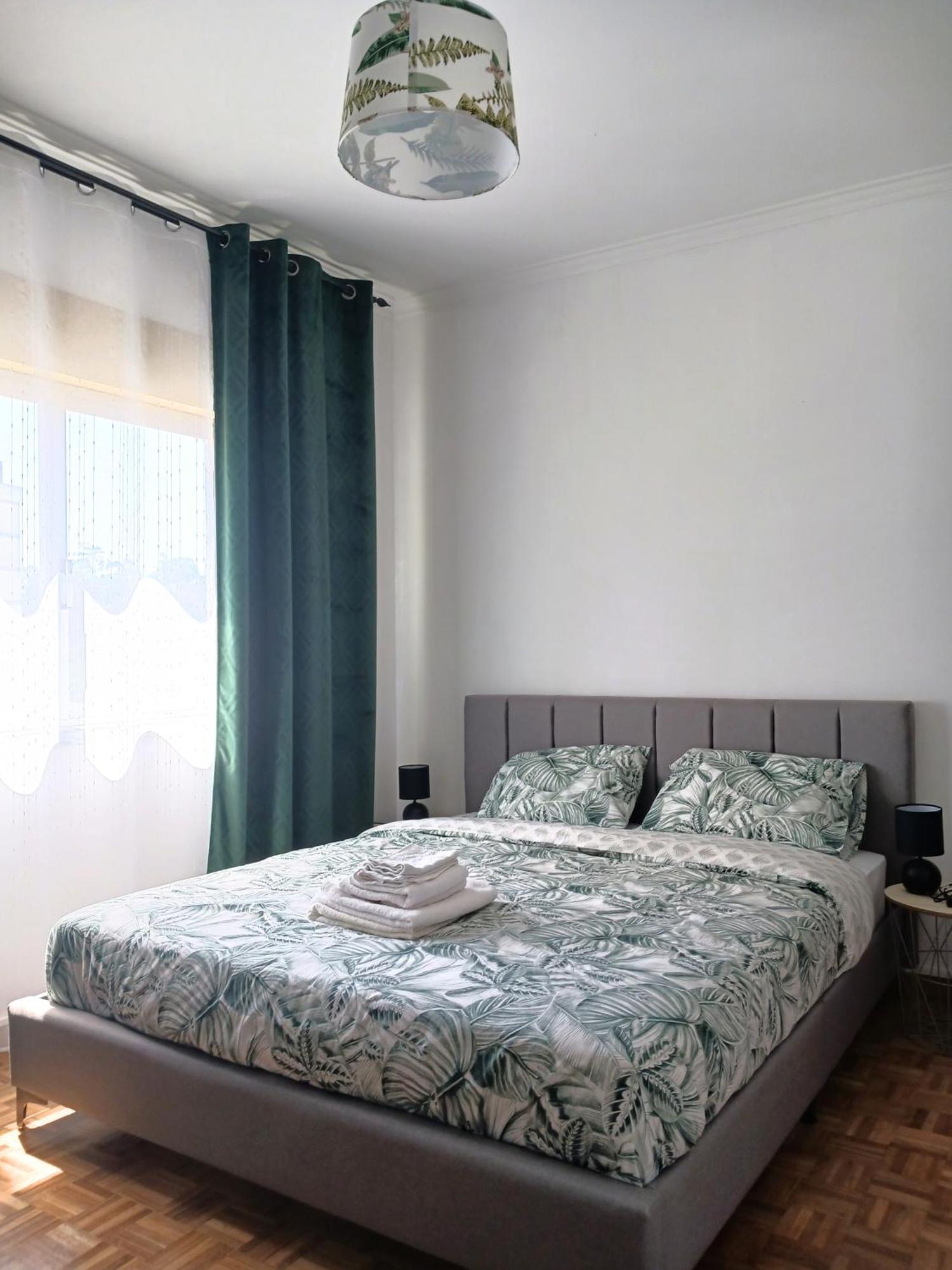 Rooms 10 Mins Walk From Train Station! Agualva-Cacem Exteriör bild