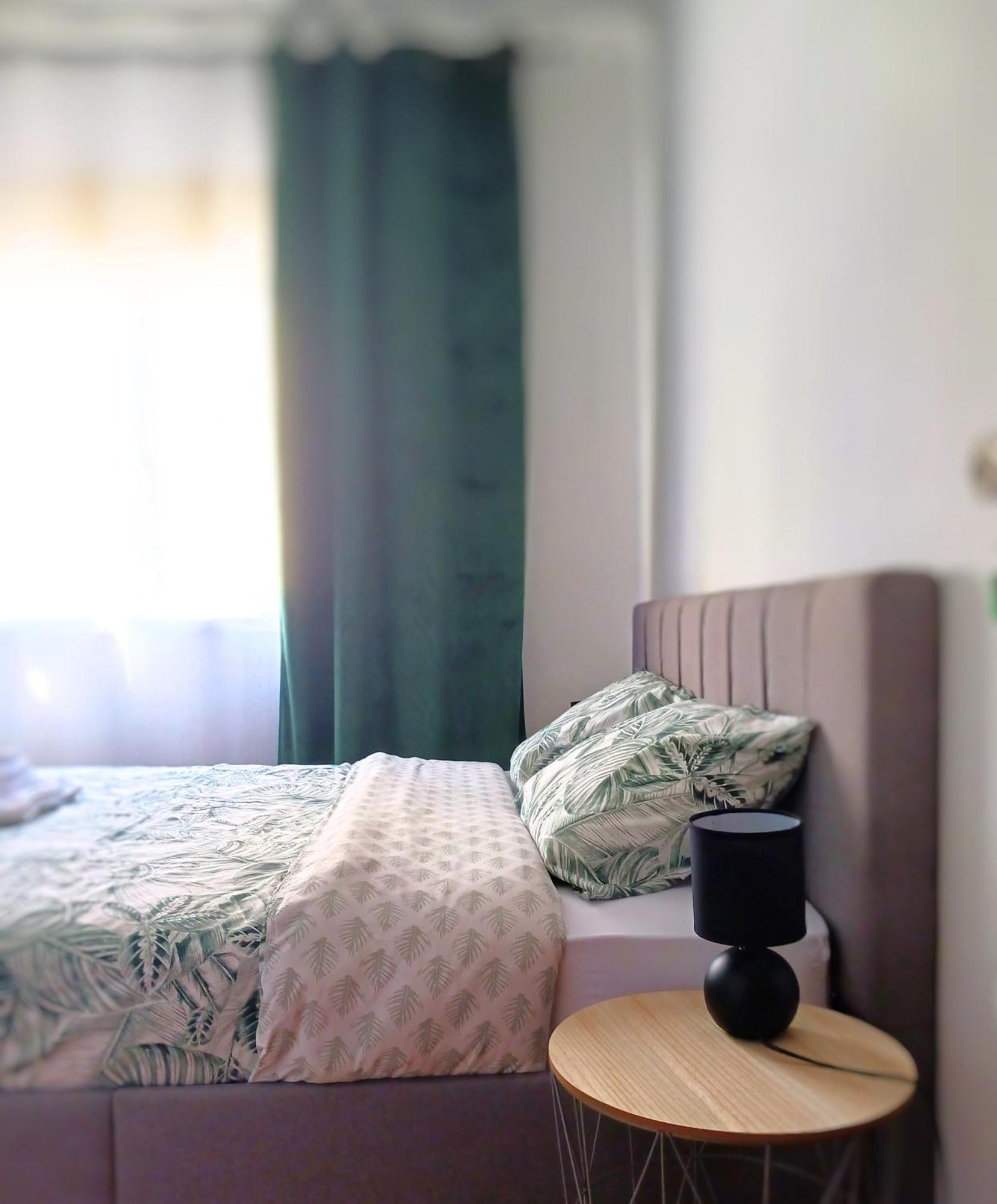 Rooms 10 Mins Walk From Train Station! Agualva-Cacem Exteriör bild