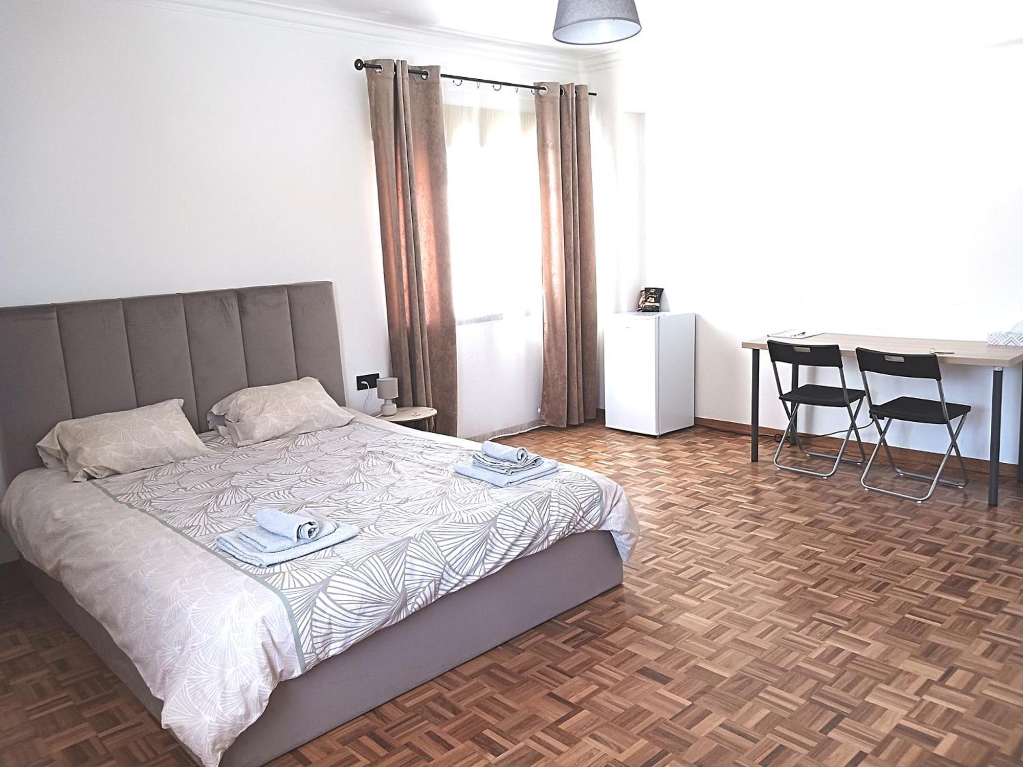 Rooms 10 Mins Walk From Train Station! Agualva-Cacem Exteriör bild
