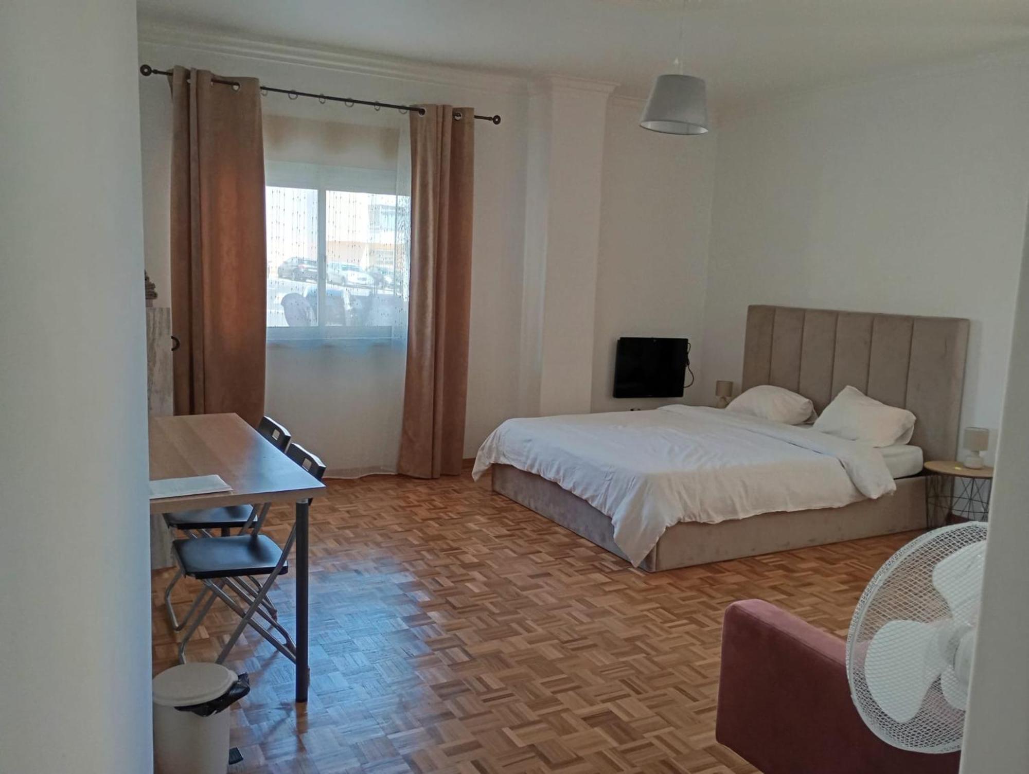 Rooms 10 Mins Walk From Train Station! Agualva-Cacem Exteriör bild